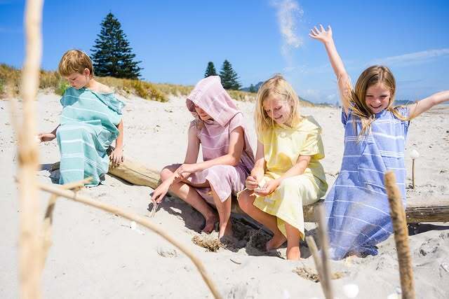How Hooded Towels Make Beach Days Easier for Parents